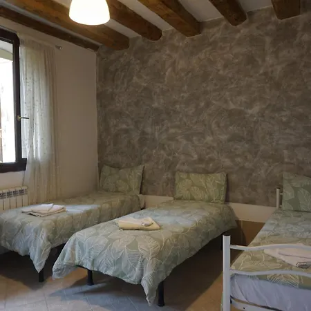 Canal View Apartment *